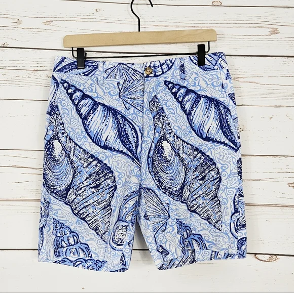 Lilly Pulitzer | Belmont Blue Pop Up Stuffed Shells Mens Shorts - Picture 2 of 5